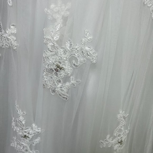 📌 JJs House Princess Wedding Gown, Tulle, Lace and Beading, Sleeveless - Picture 5 of 16